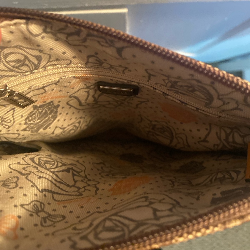 Guess Purse - Picture 4 of 4